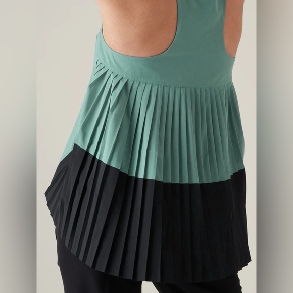 NWT! Athleta Deep Ocean Teal Swing Forward Pleated Tank - Multiple 🧡 - Picture 6 of 6